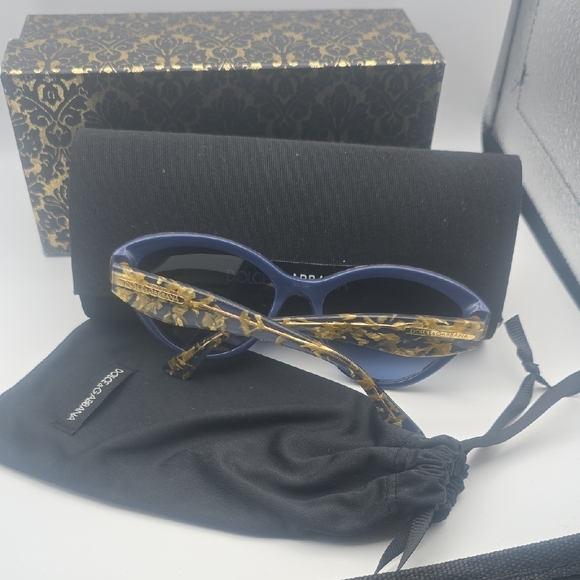 Dolce & Gabbana Blue W/ Gold Flower Cat Eye Sunnies (NWT)(FULL INCLUSION)✨️💙✨️ - Picture 10 of 12